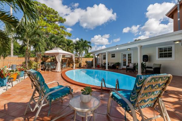 Bonnie Briar Estates, 3231 NW 169th Ter, Miami Gardens, Florida 33056, image 1