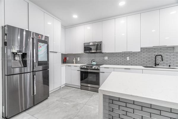 The Cove At Isles Of Bayshore, 8885 SW 225th Ter #8885, Cutler Bay, Florida 33190, image 2