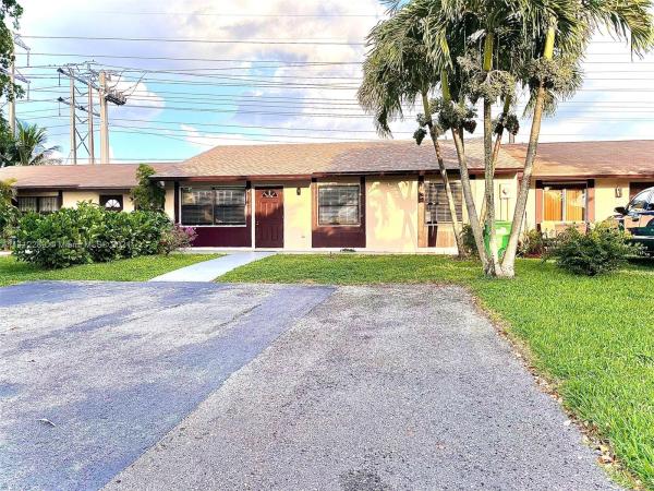 San Sebastian Townhouses, 4217 SW 136th Pl, Kendale Lakes, Florida 33175, image 2