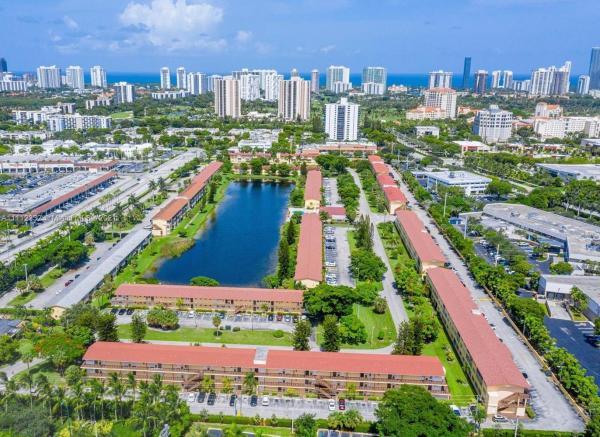 Biscayne Lake Gardens, 2940 NE 203rd St #C221, Aventura, Florida 33180, image 1