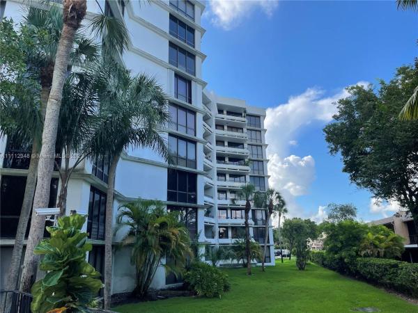 Towers Of Kendale Lakes, 13953 Kendale Lakes Cir #506B, Kendale Lakes, Florida 33183, image 2