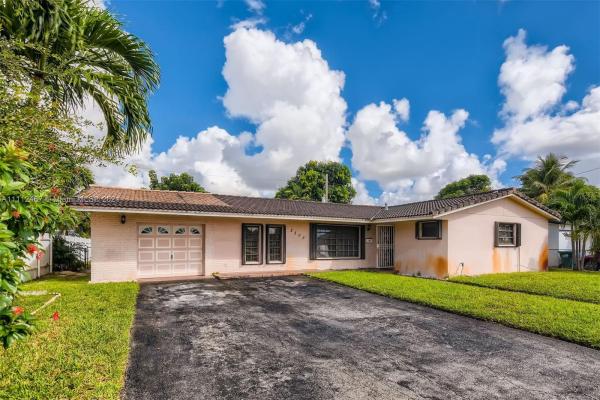 Bell Gardens, 2305 NW 195th St, Miami Gardens, Florida 33056, image 2
