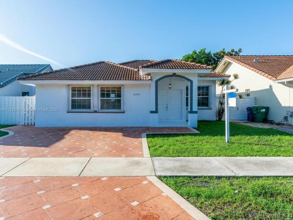 12808 NW 11th Ter, Tamiami, Florida 33182, image 2