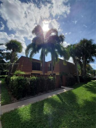 Sandalwood At Boynton Beach, 425 Live Oak Ln, Boynton Beach, Florida 33436, image 2