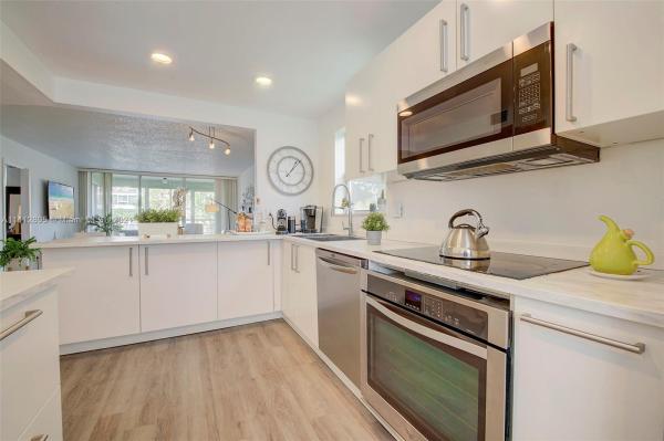 Arlen House West, 500 Bayview Dr #925, Sunny Isles Beach, Florida 33160, image 1