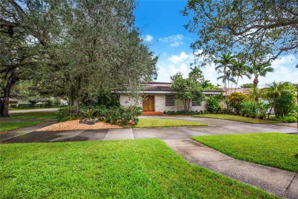 Riviera, 6201 Maynada St, Coral Gables, Florida 33146, image 2