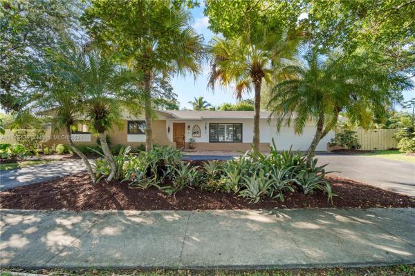 Pine Shore, 11020 SW 120th St, Kendall, Florida 33176, image 2