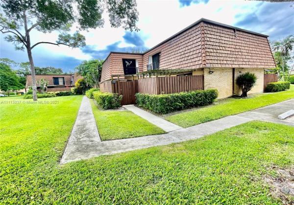 Sherwood Lakes, 1701 17th Ln, Greenacres, Florida 33463, image 2