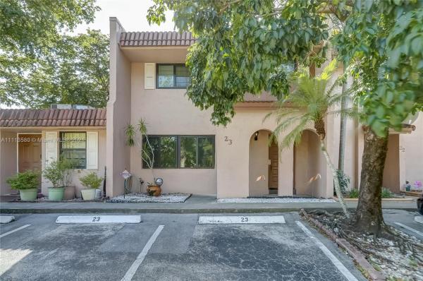 Valencia Village, 23 N Valencia Dr #2-32, Davie, Florida 33324, image 2