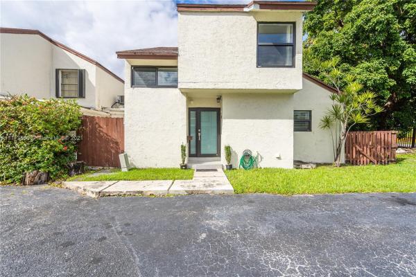 Wind Lake Village, 627 NW 97th Pl #627, Fountainebleau, Florida 33172, image 2
