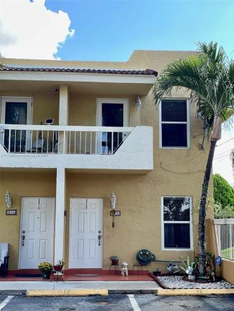 Fountain Blue Townhouses, 8341 NW 7th St #S12, Fountainebleau, Florida 33126, image 2
