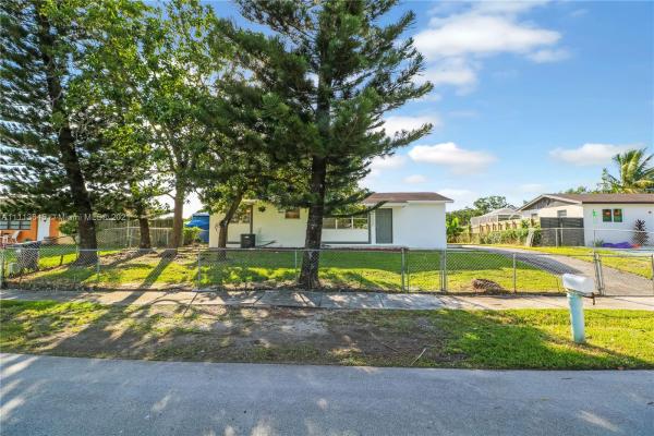 Gem Homes, 30005 SW 143rd Ct, Leisure City, Florida 33033, image 2