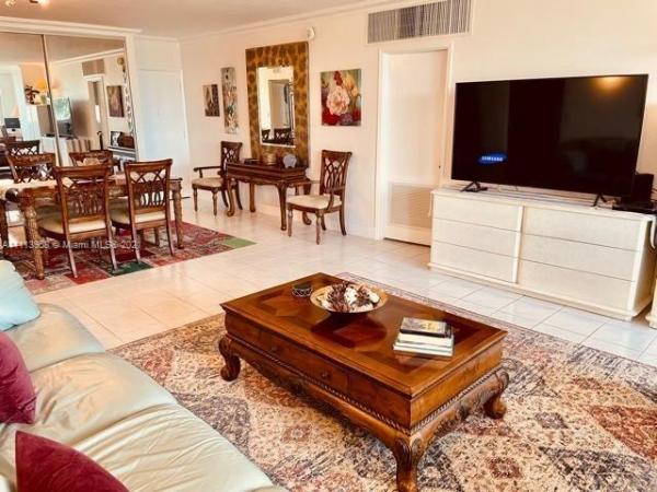 The Carriage Club, 5005 Collins Ave #211, Miami Beach, Florida 33140, image 2