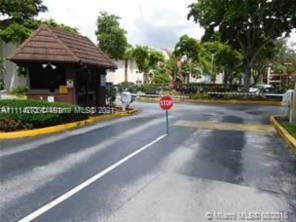 Summertree Village, 601 Ives Dairy Rd #201-8, Ives Estates, Florida 33179, image 1