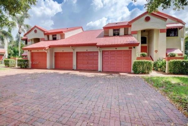 The Lexington Club Villas, 7872 Lexington Club Blvd #A, Delray Beach, Florida 33446, image 2