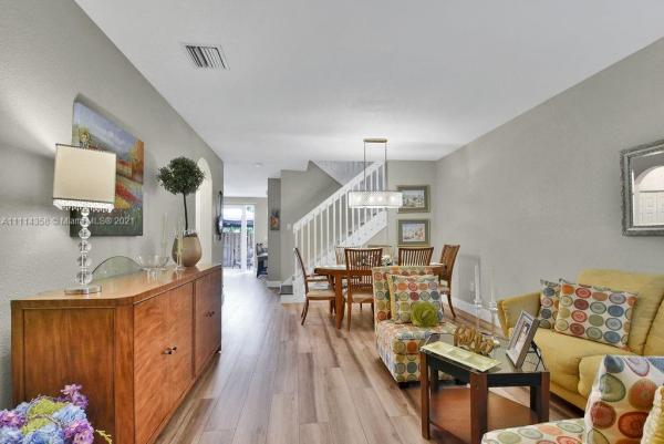 Floridian Isles South, 952 NE 41st Pl, Homestead, Florida 33033, image 2