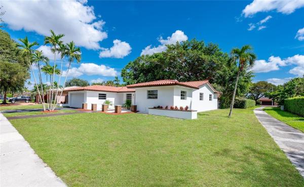 Miami Lakes Residential, 14111 Cypress Ct, Miami Lakes, Florida 33014, image 2