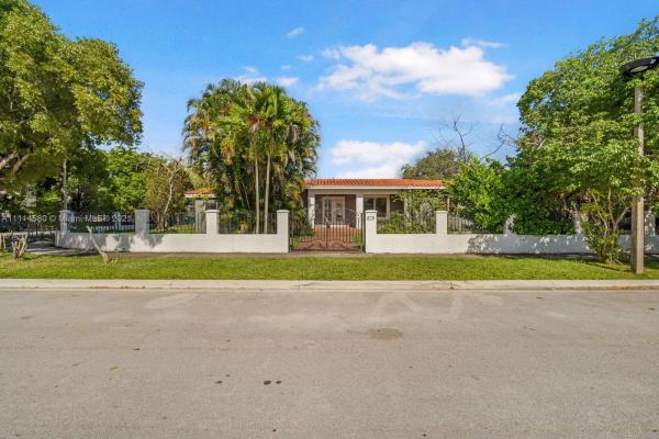 Brickell Estates, 825 SW 28th Rd, Miami, Florida 33129, image 2