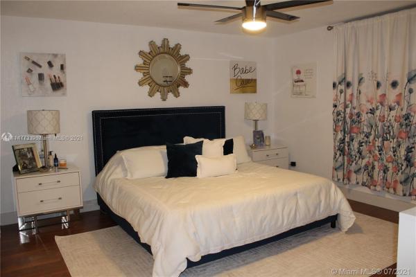 Royal Oaks, 441 NE 195th St #306, Ives Estates, Florida 33179, image 2