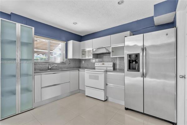 Midway Trail, 8350 NW 8th St #1-10, Fountainebleau, Florida 33126, image 2