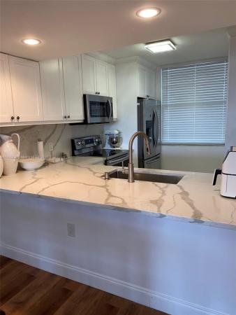 Whitehall Of Pine Island Ridge, 1532 Whitehall Dr #401, Davie, Florida 33324, image 2