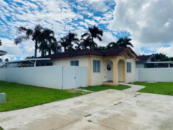 Villas Of Palm Bay, 872 SW 7th Ter, Florida City, Florida 33034, image 2