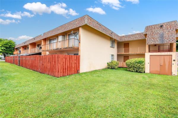 University Trail, 860 SW 129th Pl #203, Tamiami, Florida 33184, image 2