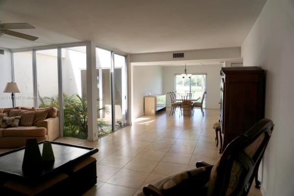 Sunset Park Lake Villas, 7601 SW 102nd Pl, Kendall, Florida 33173, image 2