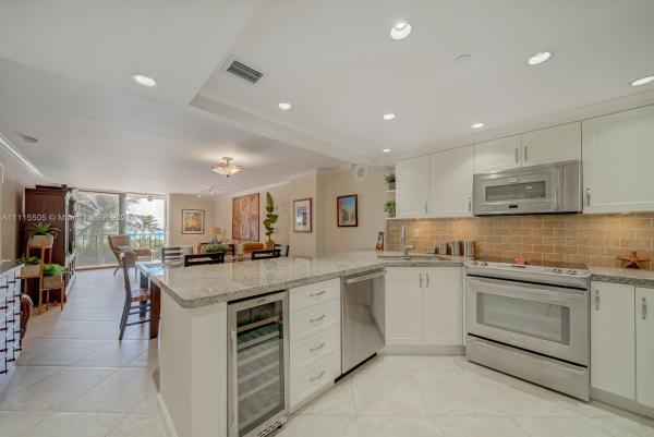 Oceanfront Plaza, 2625 Collins Ave #306, Miami Beach, Florida 33140, image 1