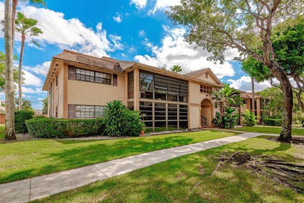 Countryside Village, 18965 NW 62nd Ave #205, Country Club, Florida 33015, image 2