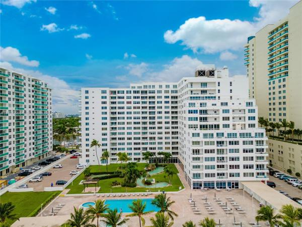 The Carriage Club, 5005 Collins Ave #902, Miami Beach, Florida 33140, image 2