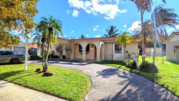 Snapper Creek Villas, 10820 SW 64th St, Sunset, Florida 33173, image 2