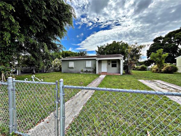 Norwood, 600 NW 194th Ter, Miami Gardens, Florida 33169, image 2