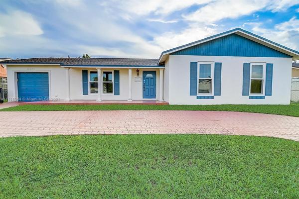 Meadow Wood Manor, 26463 SW 122nd Pl, Three Lakes, Florida 33032, image 2