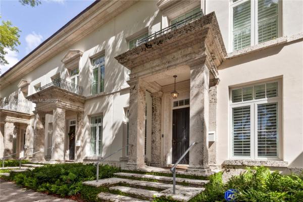 Almeria Row, 639 Almeria Ave, Coral Gables, Florida 33134, image 2