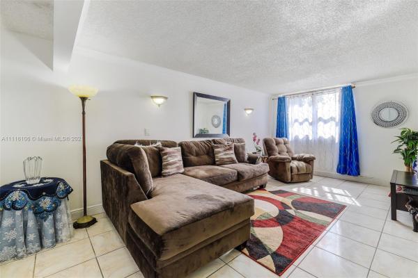 Versailles Gardens, 9400 W Flagler St #210, Fountainebleau, Florida 33174, image 2