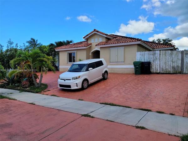 12614 SW 263rd Ter, Unincorporated Dade County, Florida 33032, image 2