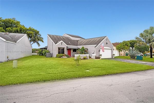 Lakes Of Avalon, 19038 NW 80th Ct, Hialeah, Florida 33015, image 2