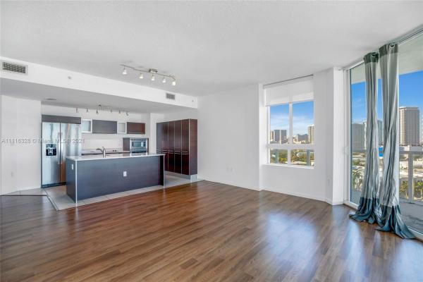Quantum On The Bay, 1900 N Bayshore Dr #1418, Miami, Florida 33132, image 2