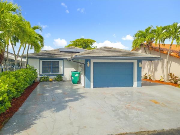 Tamiami Lakes, 1646 SW 136th Pl, Tamiami, Florida 33175, image 2