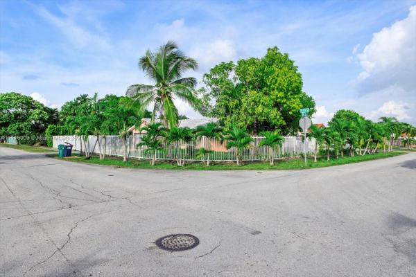 3745 SW 109th Ave, University Park, Florida 33165, image 2