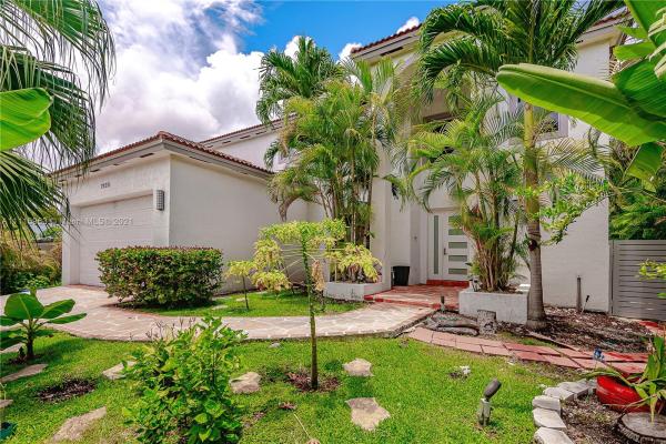 Keystone Point, 1935 Alamanda Dr, North Miami, Florida 33181, image 2