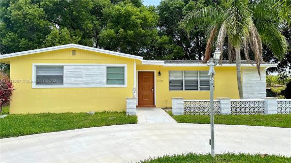 Stirling Lake, 5630 SW 55th St, Davie, Florida 33314, image 1