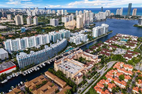 Alaqua, 3001 NE 185th St #313, Aventura, Florida 33180, image 2