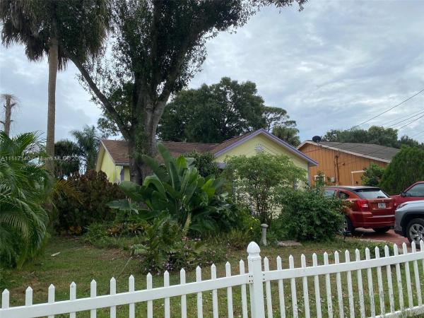 Sunrise Terrace, 1816 S 28th St, Fort Pierce, Florida 34947, image 2