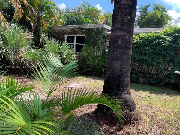 Fulford Homes, 1970 NE 157th Ter, North Miami Beach, Florida 33162, image 2