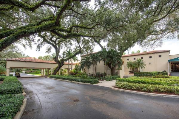Poinciana Place Of Pine Island Ridge, 9410 Poinciana Pl #106, Davie, Florida 33324, image 2