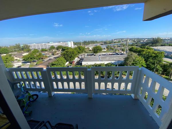 Parkway Towers, 15600 NW 7th Ave #809, Golden Glades, Florida 33169, image 1