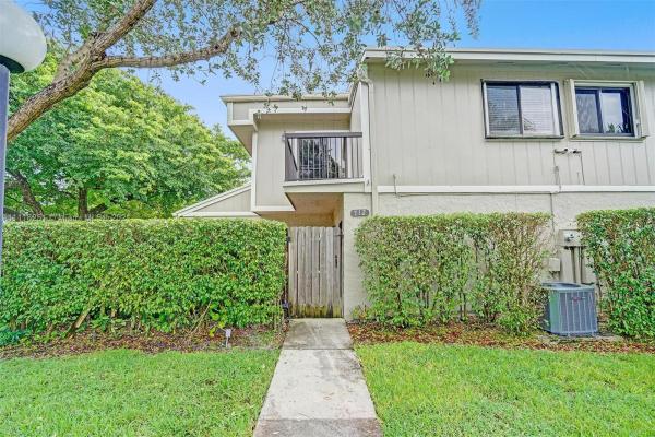 Lago West, 712 Commodore Dr, Plantation, Florida 33325, image 2