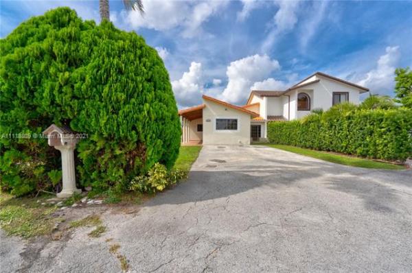 Farberville, 7697 N Augusta Dr, Country Club, Florida 33015, image 2